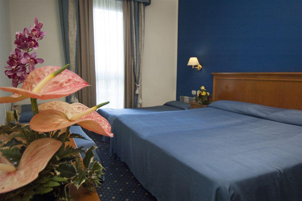Hotel Dori ペスキエーラ・デル・ガルダ エクステリア 写真